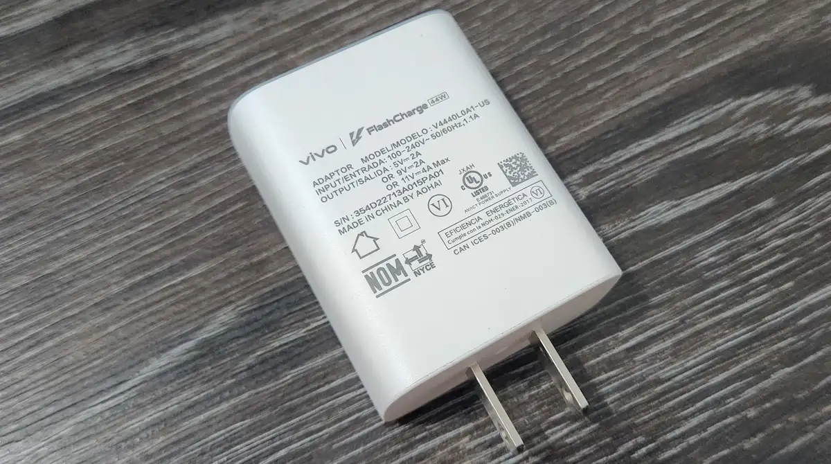 Adaptador de carga del vivo V25 5G