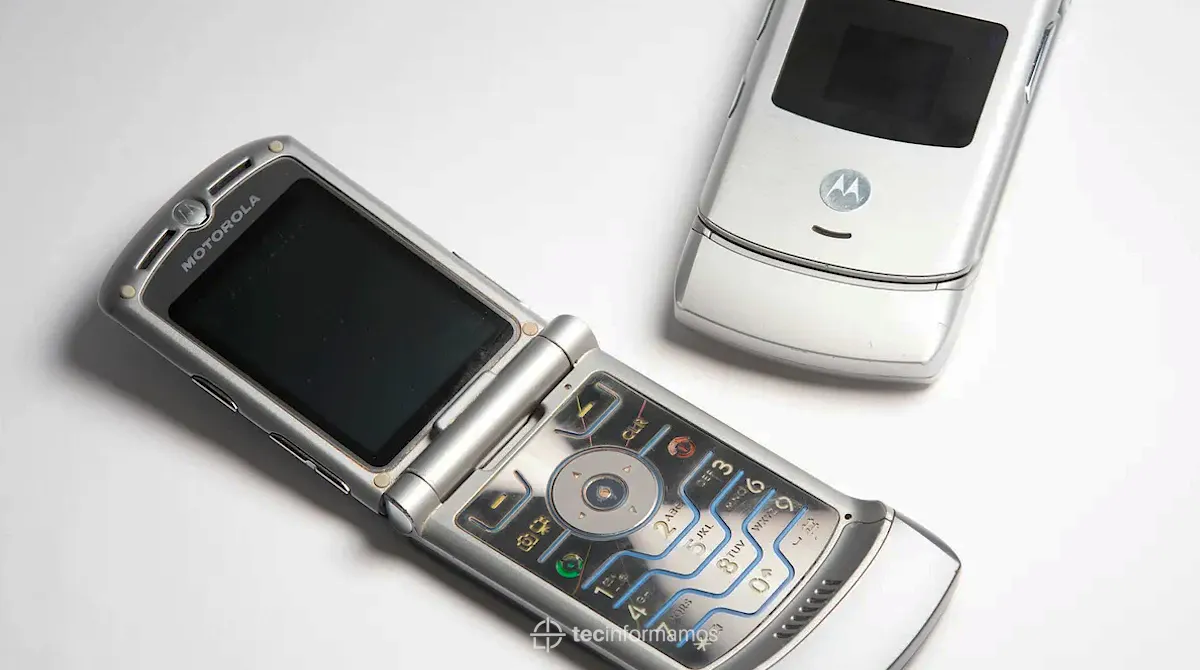 Motorola Razr V3 (2004)