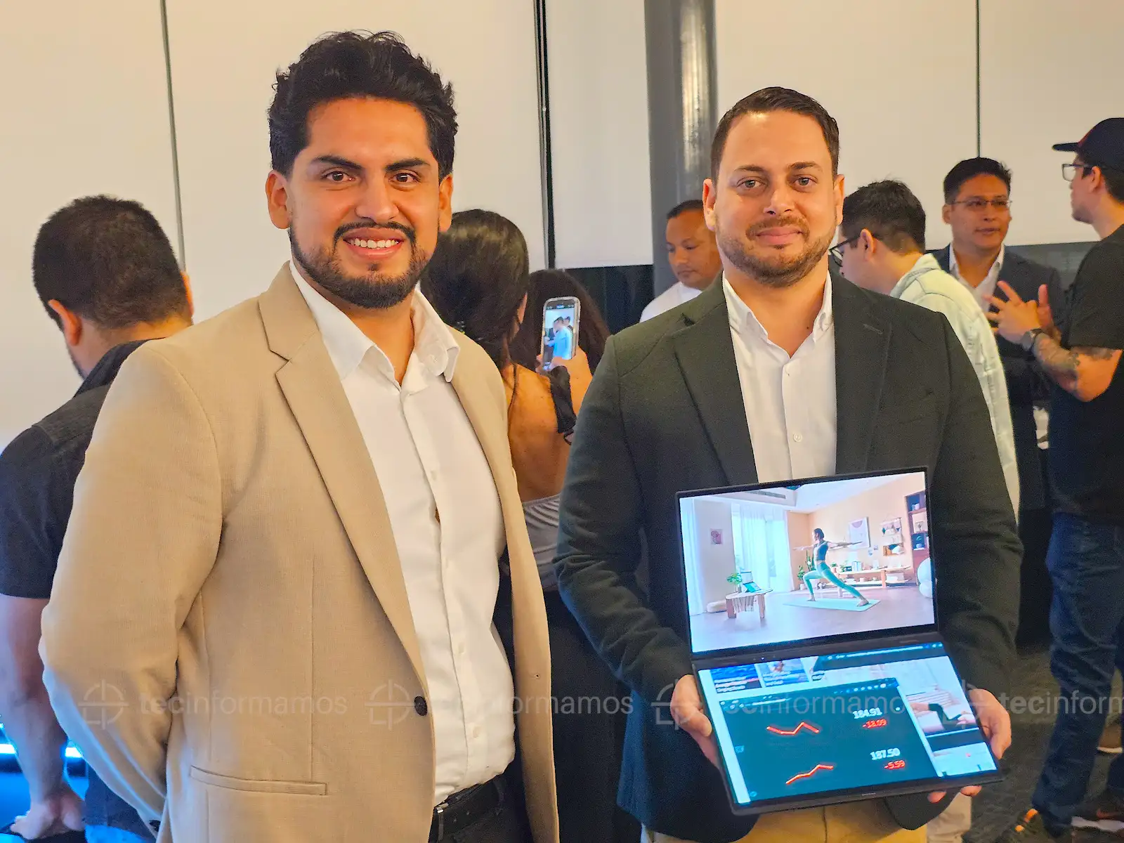 Representantes de Intel y ASUS en el lanzamiento de la ASUS Zenbook DUO (2024) en Perú