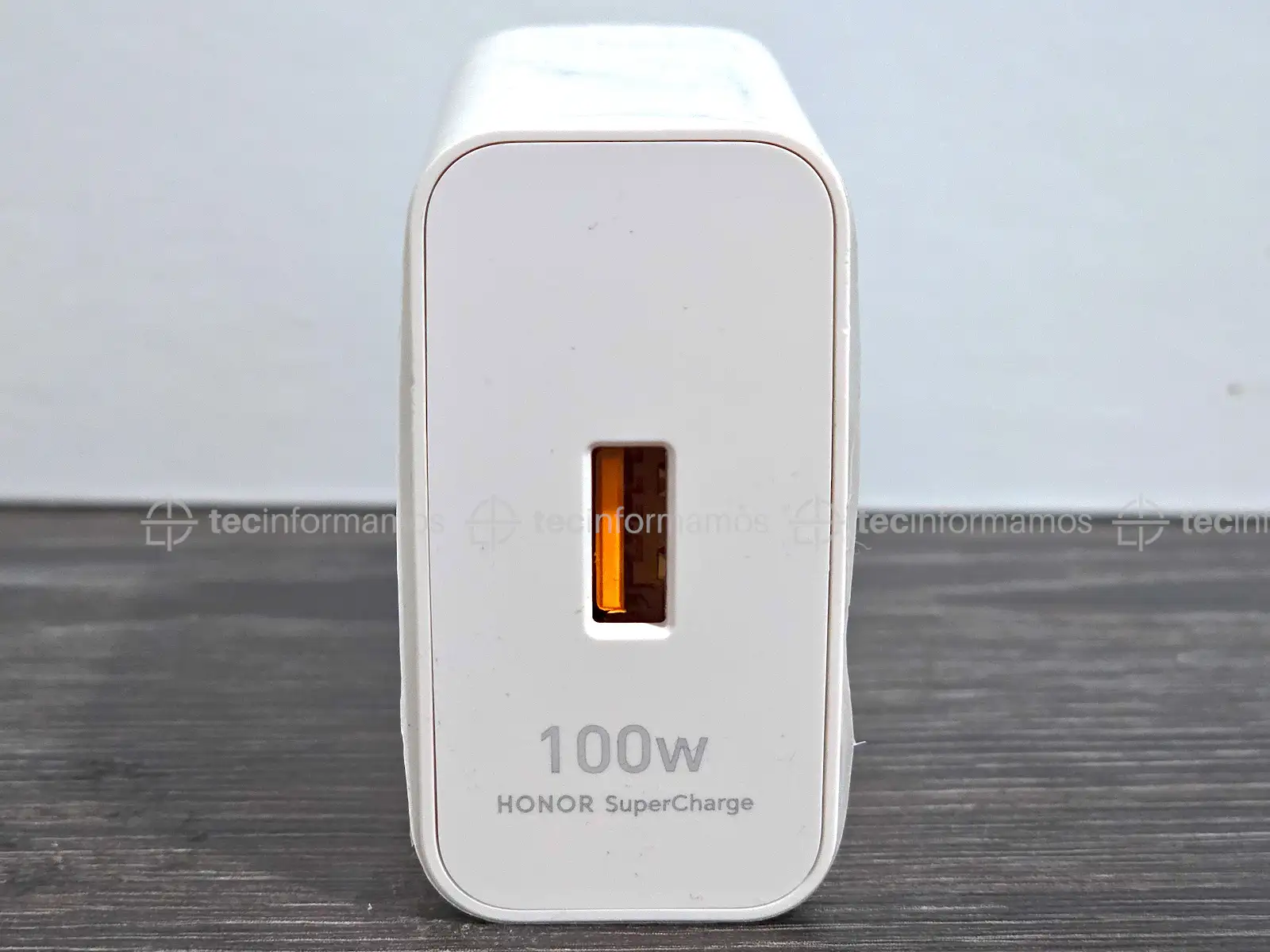 Adaptador de carga de 100W en el HONOR 200 Pro