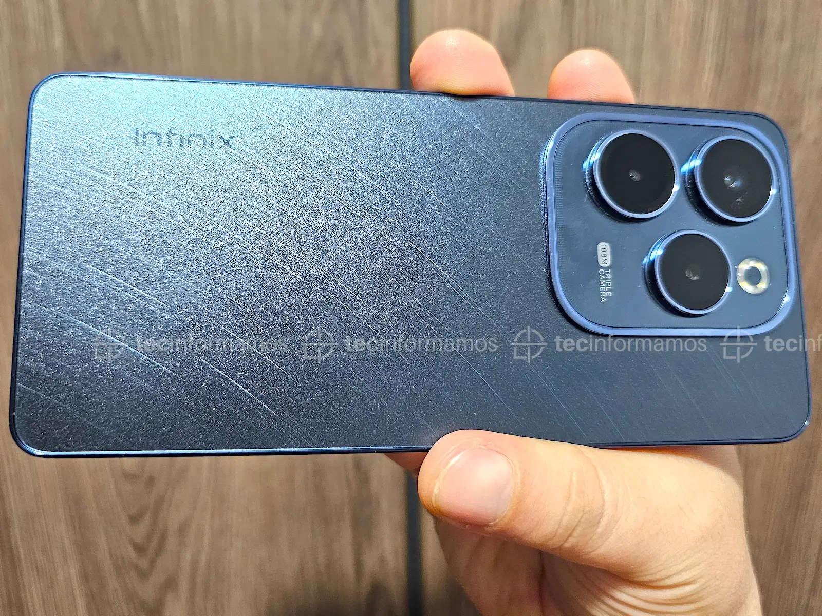 Diseño del Infinix HOT 40 Pro