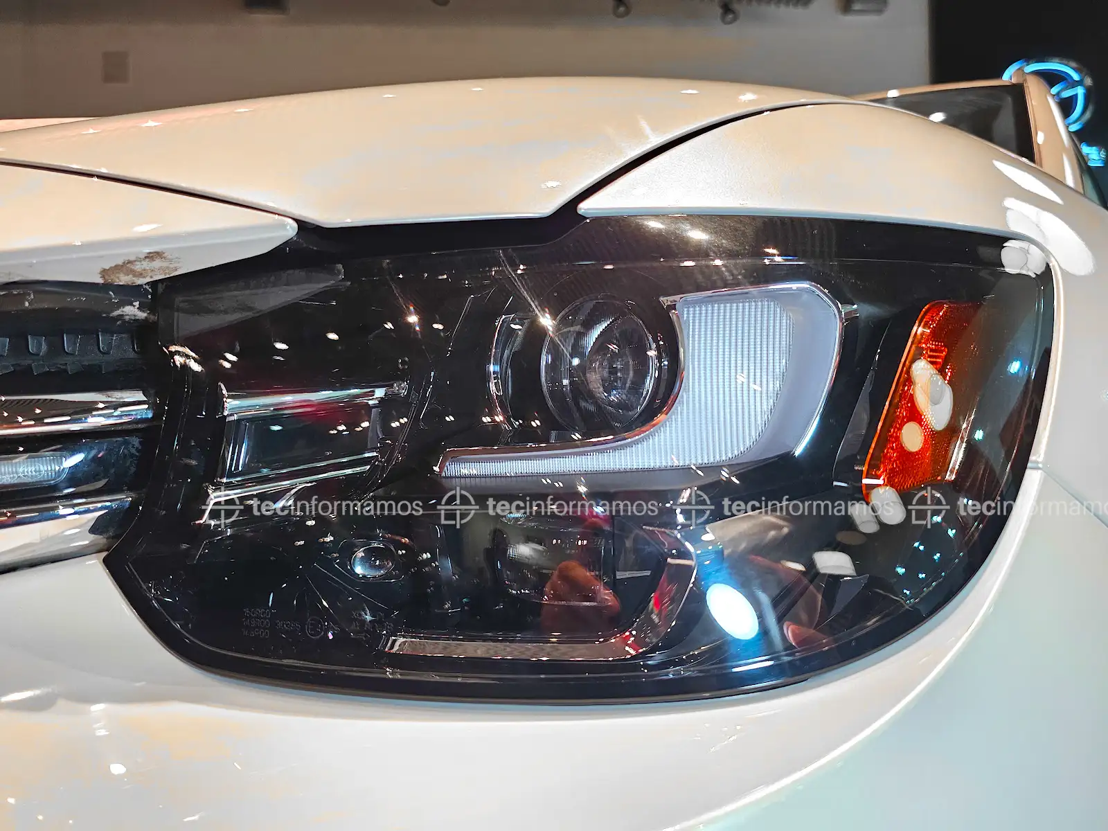 Faros delanteros de la Mazda CX-90