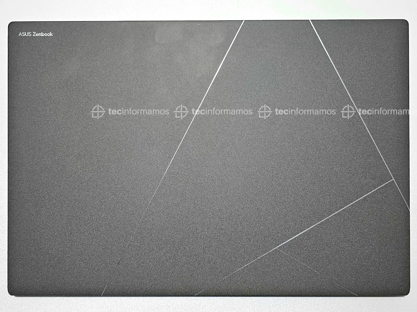 ASUS Zenbook S 16 diseño