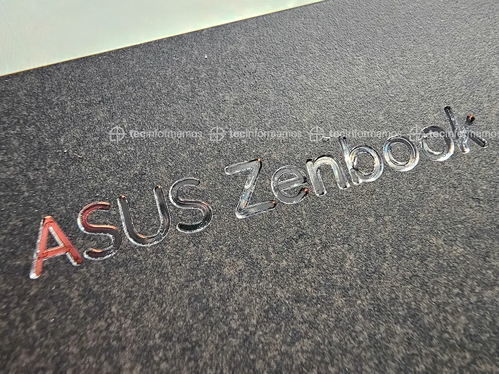 ASUS Zenbook S 16 diseño