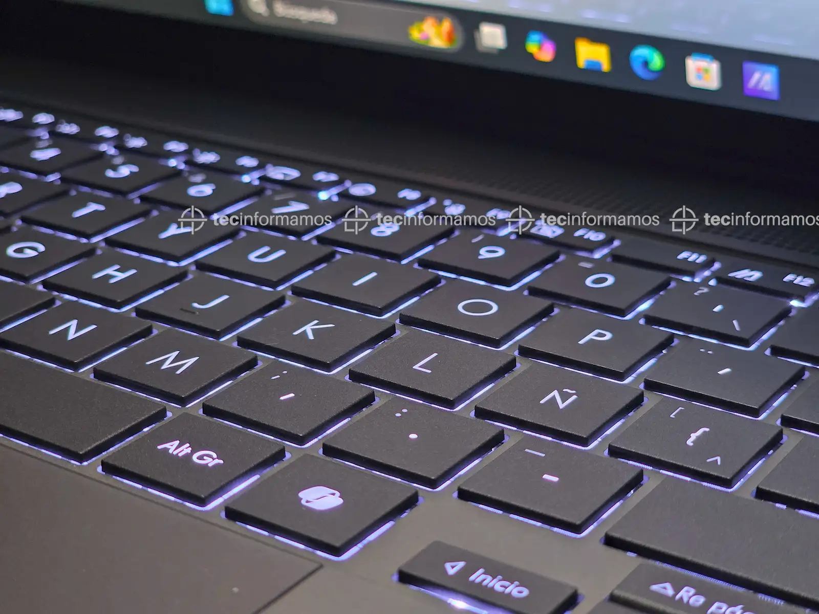 ASUS Zenbook S 16 teclado