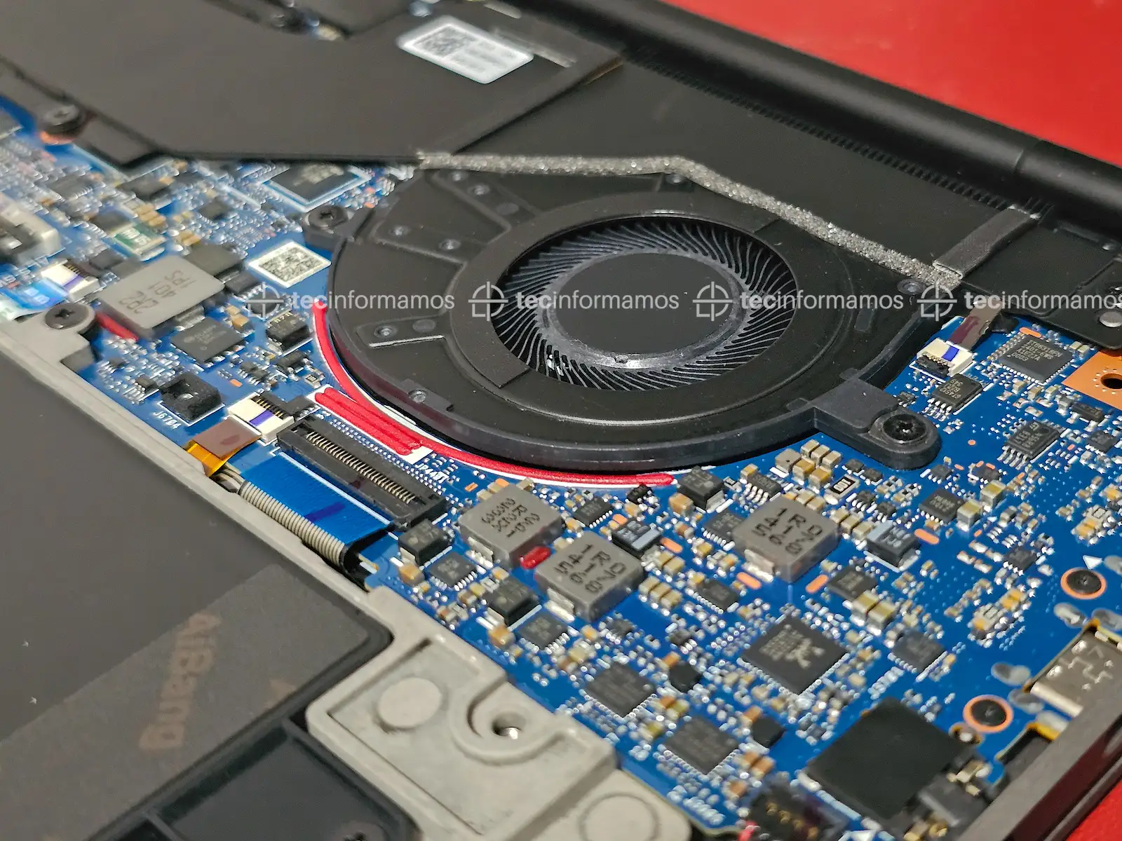 ASUS Zenbook S 16 ventilador 2