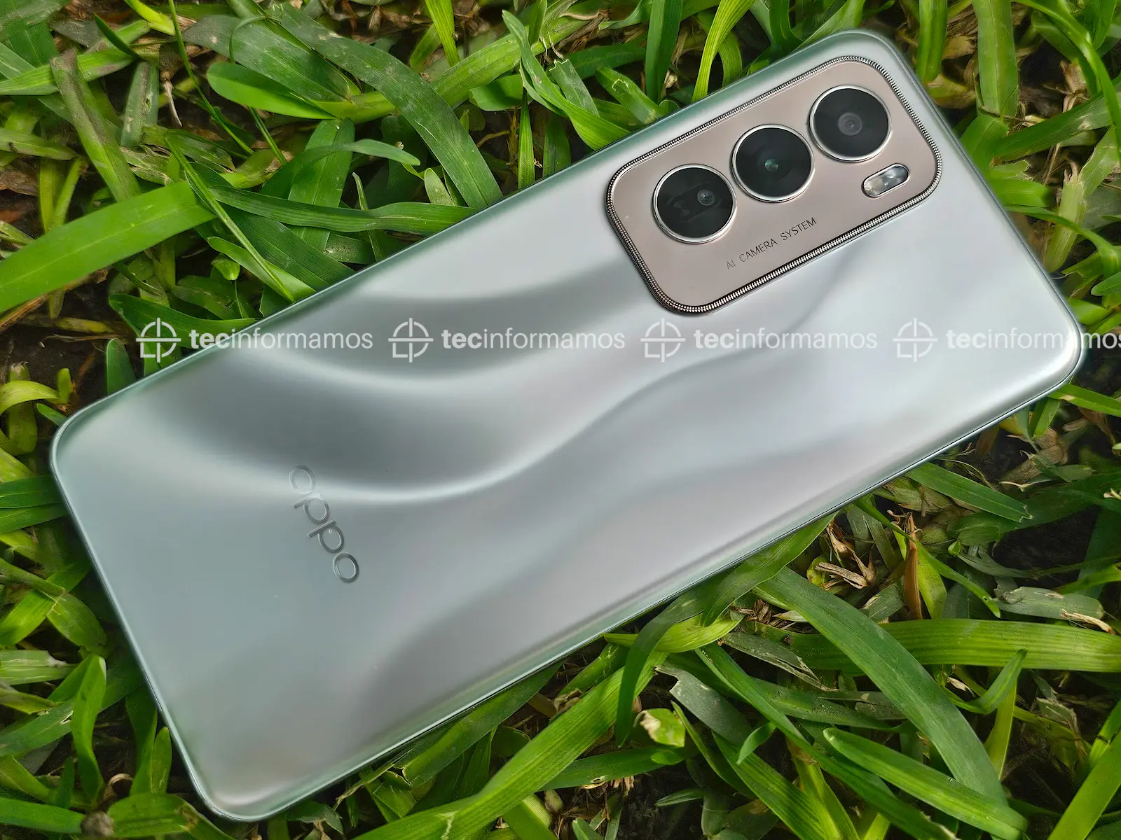 OPPO Reno12 5G vale la pena