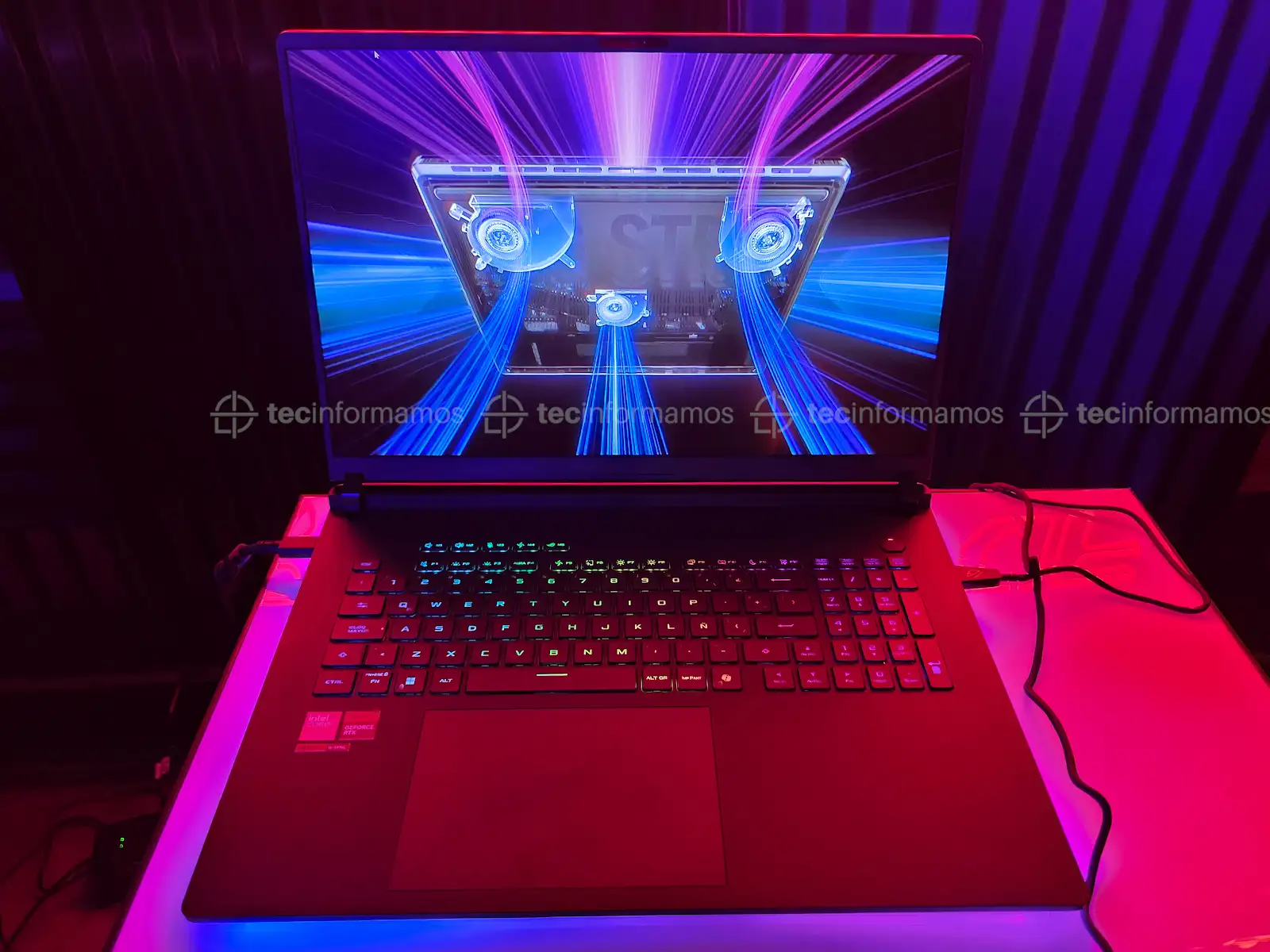 ROG Strix SCAR 18 Perú pantalla